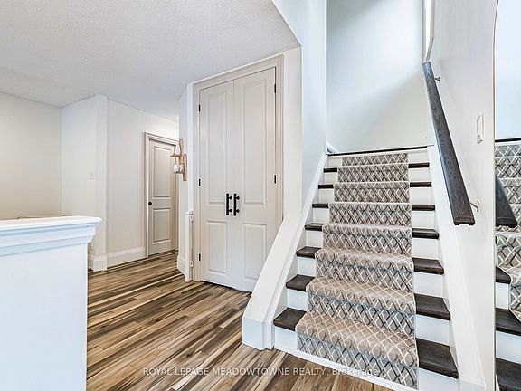 3rd image of 520 Pineview Gdns