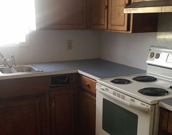2nd image of 120 Paula Dr