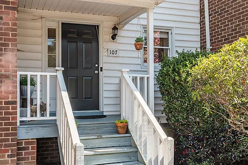 107 Gunston Ct Photo 1