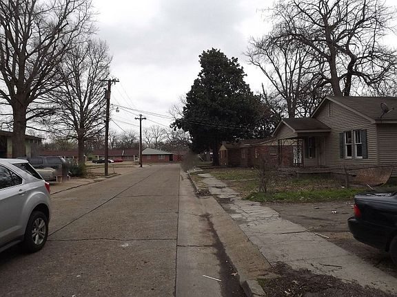 4th image of 701 E Bard Ave
