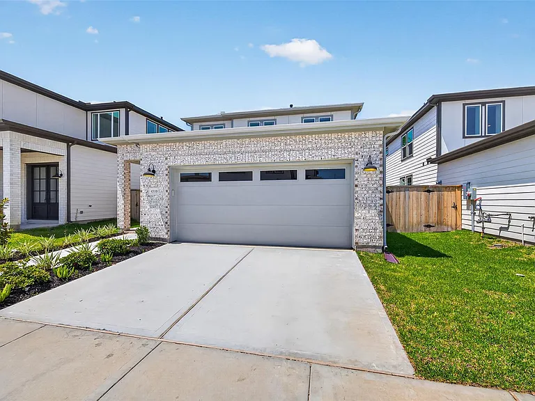 702 Sonfield Dr — Photo 5