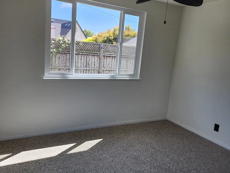 116 E Lewis St #B — Photo 21