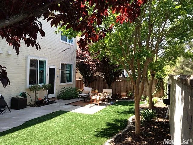 375 Coventry Cir — Photo 12
