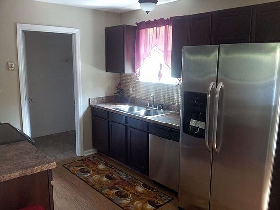 3rd image of 104 Tucker St