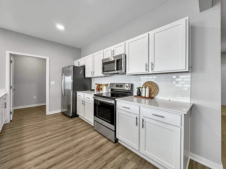 865 NW Sproul Dr — Photo 10
