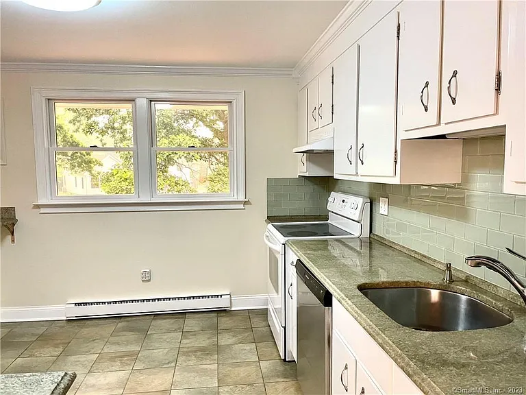98 Soundview Dr — Photo 11