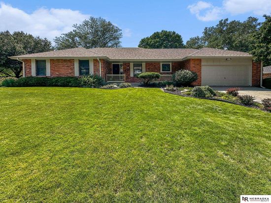 811 Rockhurst Dr, Lincoln, NE 68510