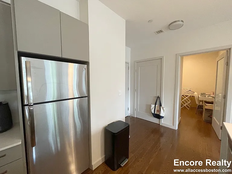 21 Gibbs St #204 — Photo 8