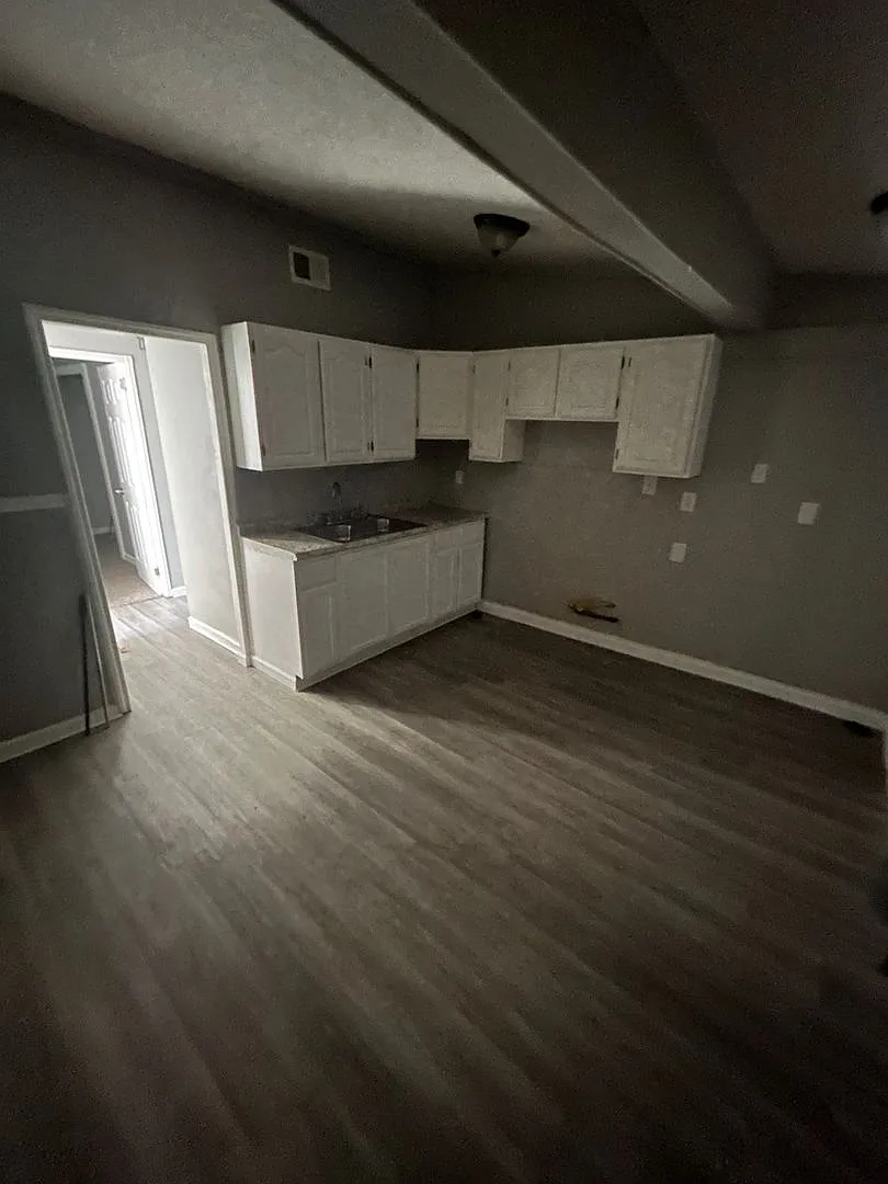 For Lease — Photo 2