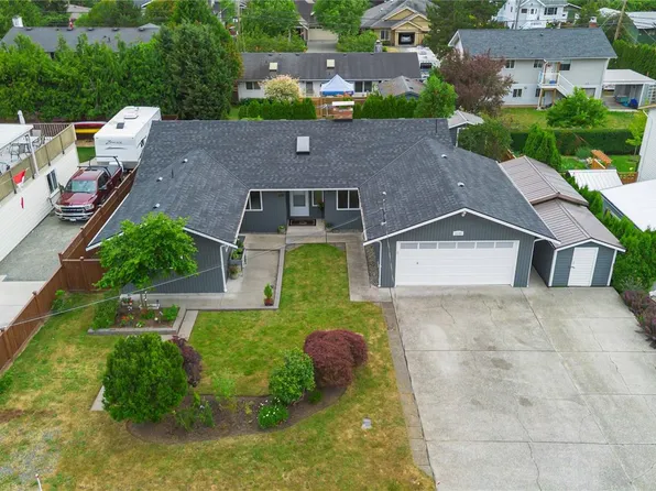 1131 Holly Park Rd, Central Saanich, BC V8M 1E6