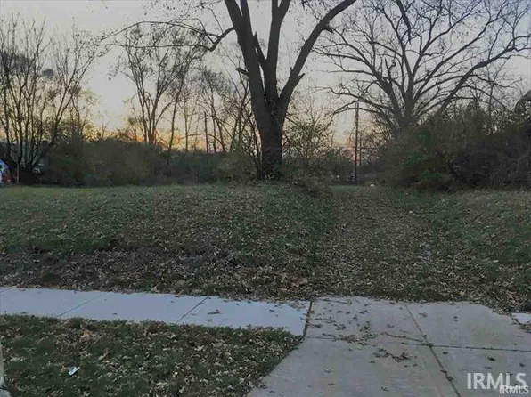 1859 Huey St, South Bend, IN 46628