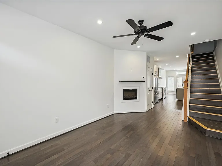 619 Wyeth St #1 — Photo 4