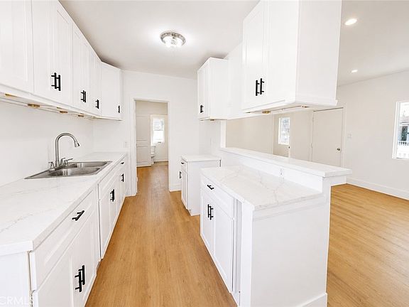 4th image of 3747 Mintern St