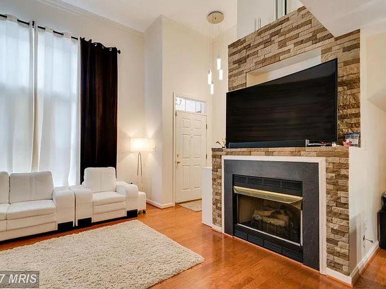 171 Martin Ln — Photo 4