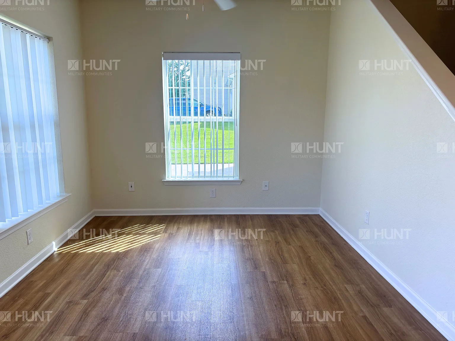 3 bed, 2.5 bath, 1636 sqft, $2,502 — Photo 2