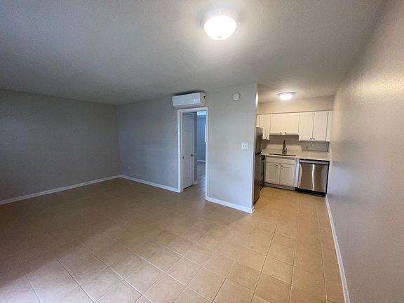 5th image of 3216 W Deleon St #5