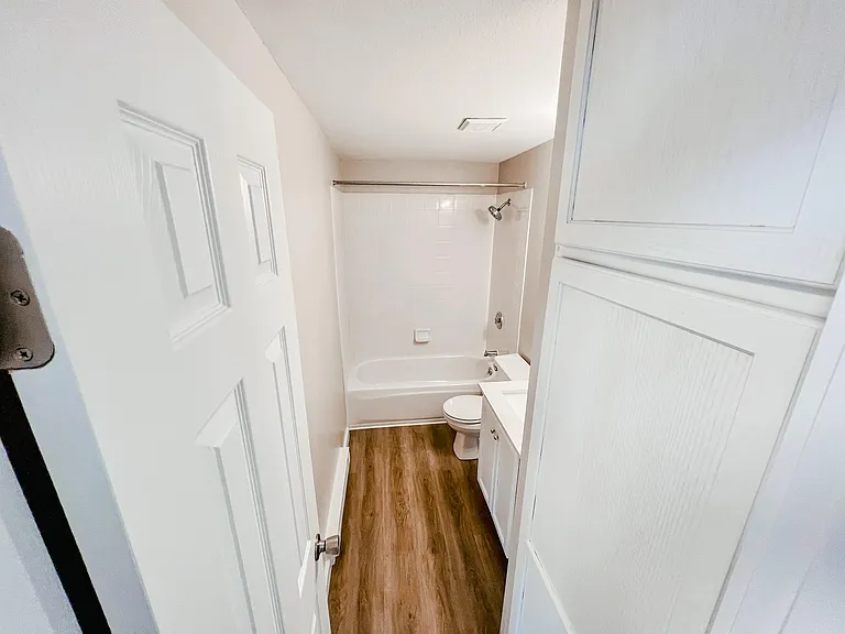 Highland Apartments - 12233-3 — Photo 11