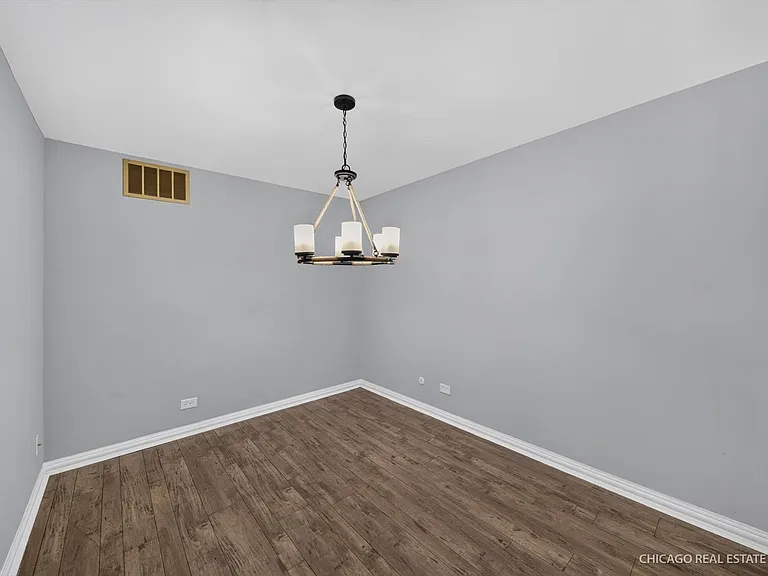 152 Brittany Dr — Photo 7