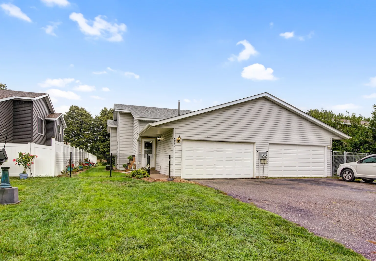 360 Cari Park Lane — Photo 3