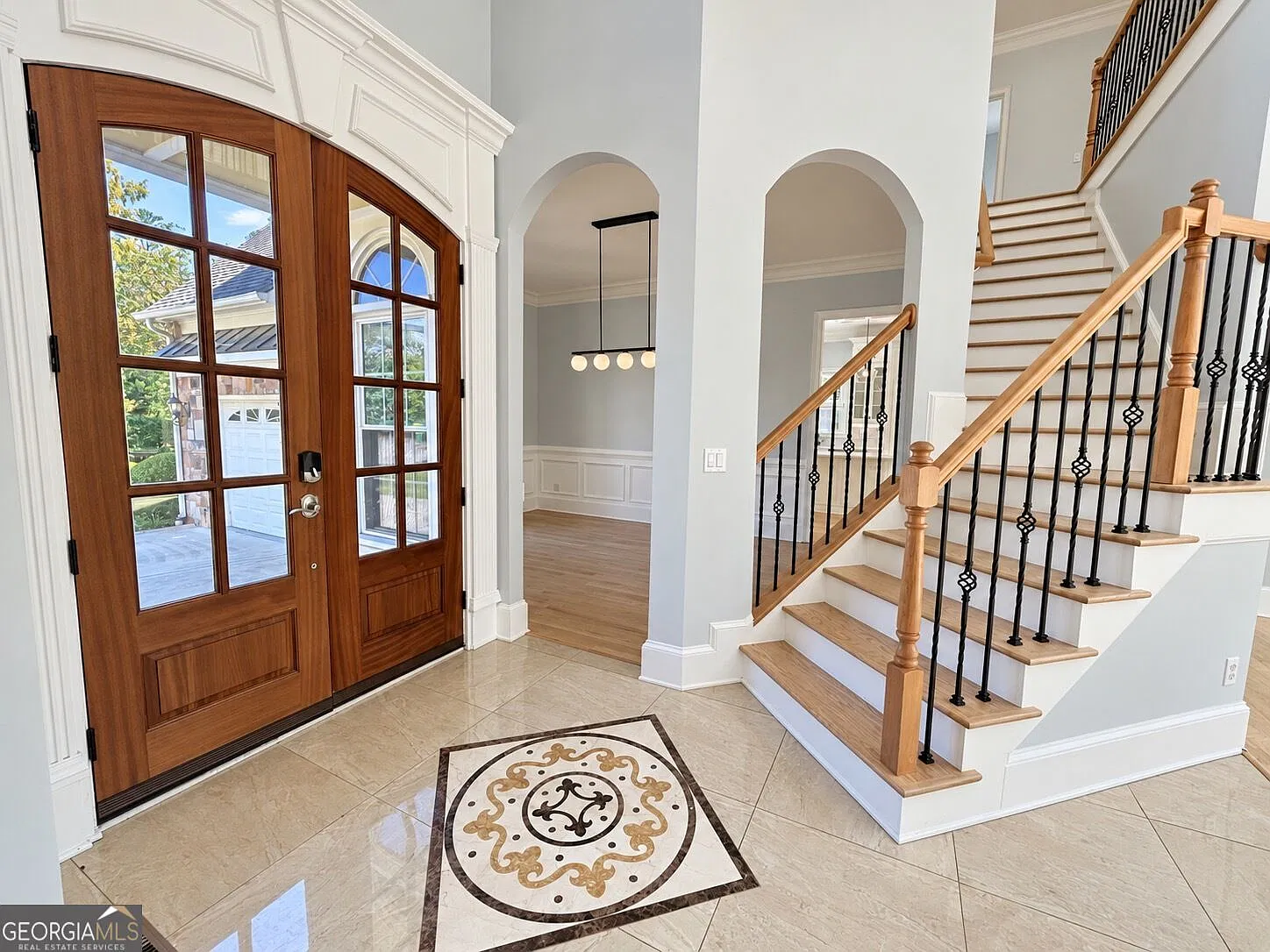 6 bed, 5.5 bath, 5329 sqft, $6,300 — Photo 3