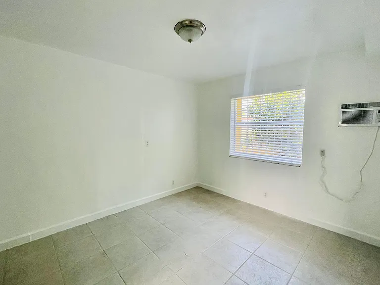 NW 43rd St — Photo 9