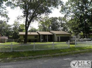 1326 Spencer Woods Dr, Muskegon, MI 49445