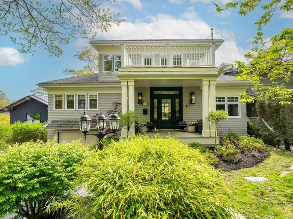 905 Marlborough Woods, Halifax, NS B3H 1H9