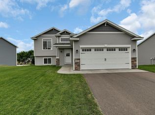 825 Lauren Ct, Clearwater, MN 55320