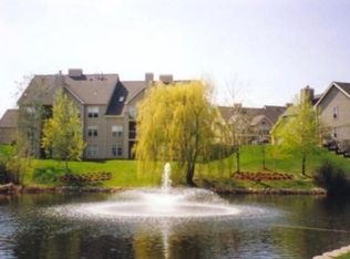 6147 Chasewood Pkwy APT 203, Minnetonka, MN 55343