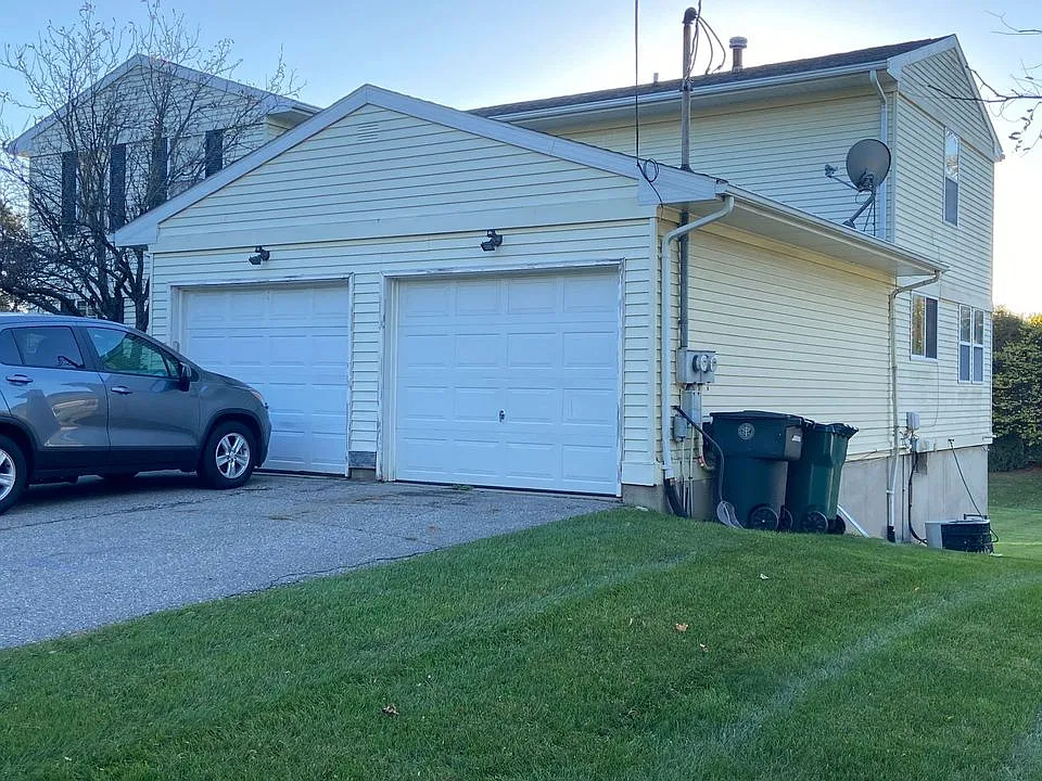 3 bed, 1.5 bath, 1800 sqft, $1,750 — Photo 1