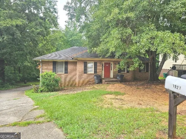 1921 Karen Cir, Milledgeville, GA 31061