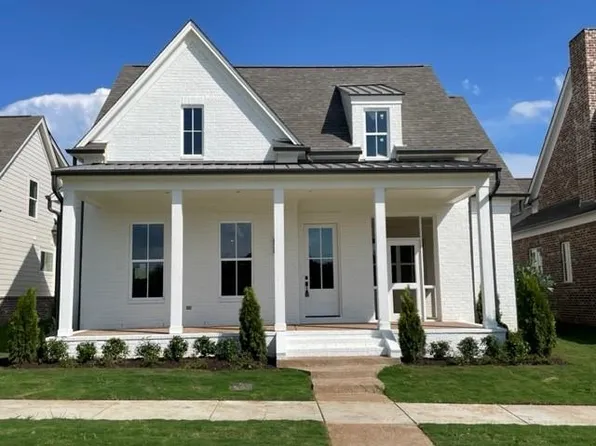 2080 Greenbrier Lakes Blvd N, Collierville, TN 38017