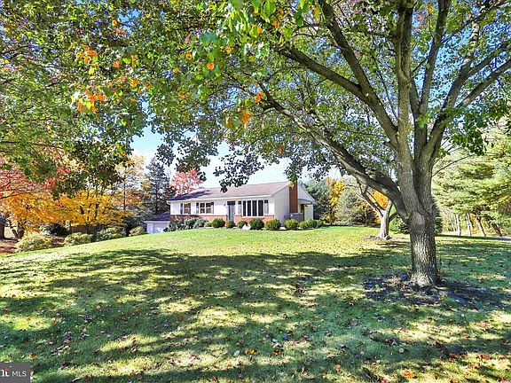 3rd image of 589 Center Dr