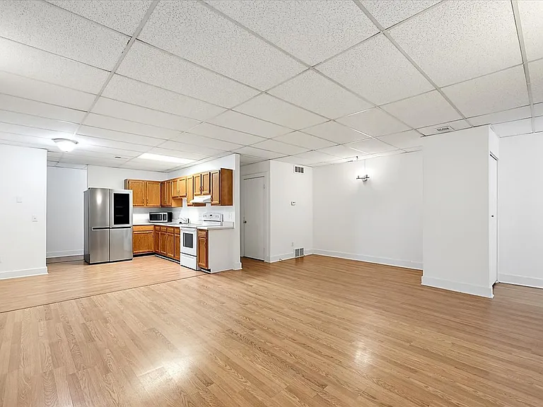 113 S Saginaw St #B — Photo 3