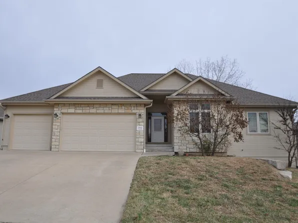2812 SW Sherwood Park Dr, Topeka, KS 66614