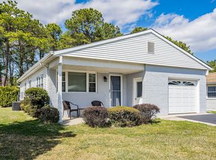1 Linstead Ct, Toms River, NJ 08757