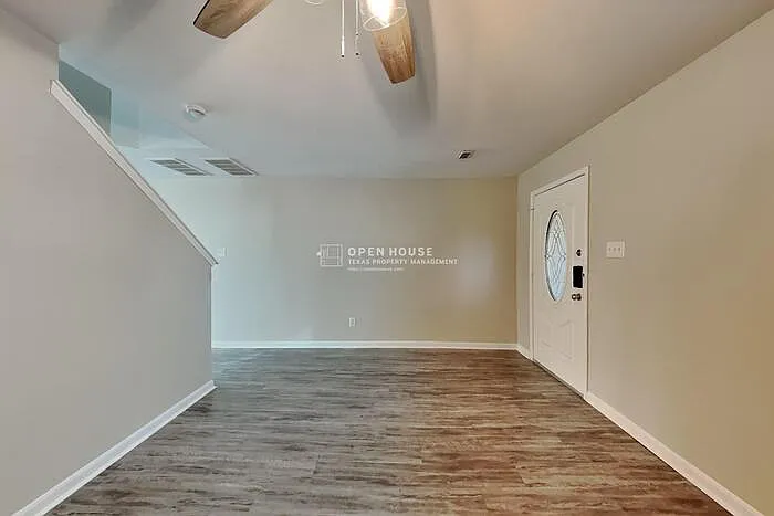 3 bed, 2.5 bath, 2509 sqft, $2,250 — Photo 3