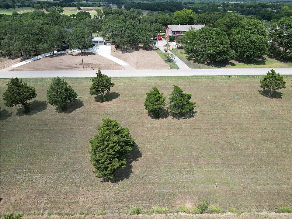 1st image of 624 Country Club Rd