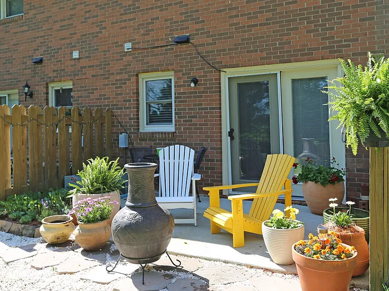 Western Villa Townhomes — Photo 9