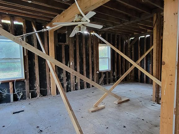 3rd image of 79 Dexheimer Rd