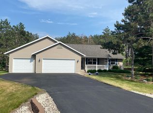 7107 Julius Dr, Eau Claire, WI 54701