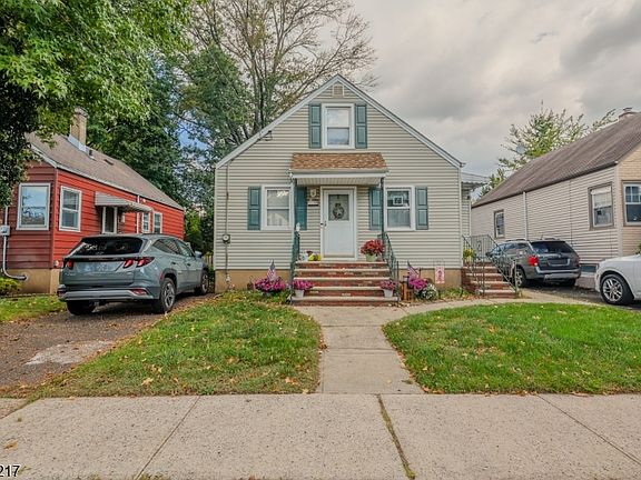 2nd image of 918 Seymour Ave