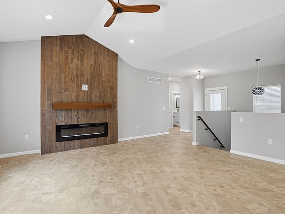 5th image of 1030 Pheasant Ln