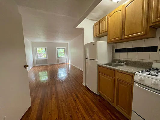 Rented by Douglas Elliman | media 23