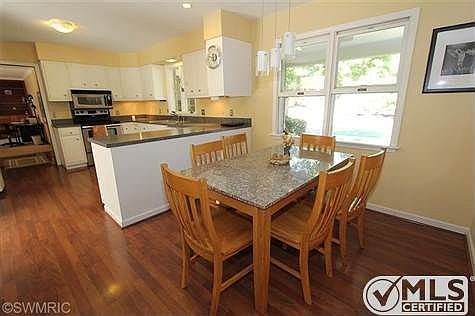 5th image of 120 Henley Dr