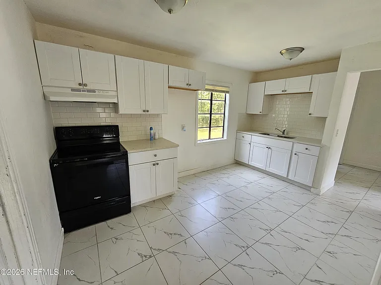 3129 Lowell Ave — Photo 3