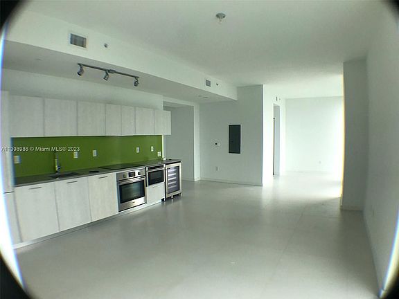 5th image of 501 NE 31st St Unit 4105