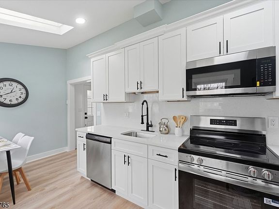 3rd image of 46 Wildwood Rd