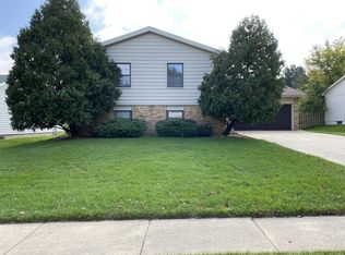 312 S Evergreen Ln, Bloomington, IL 61704