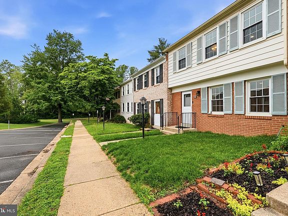 3rd image of 34 Marwood Ct
